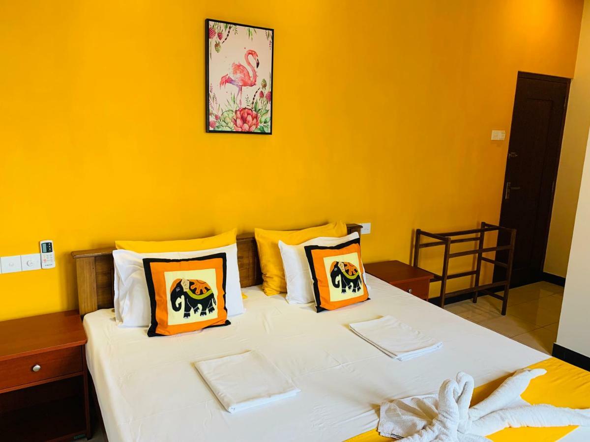 Sam'S Guest House Unawatuna Esterno foto