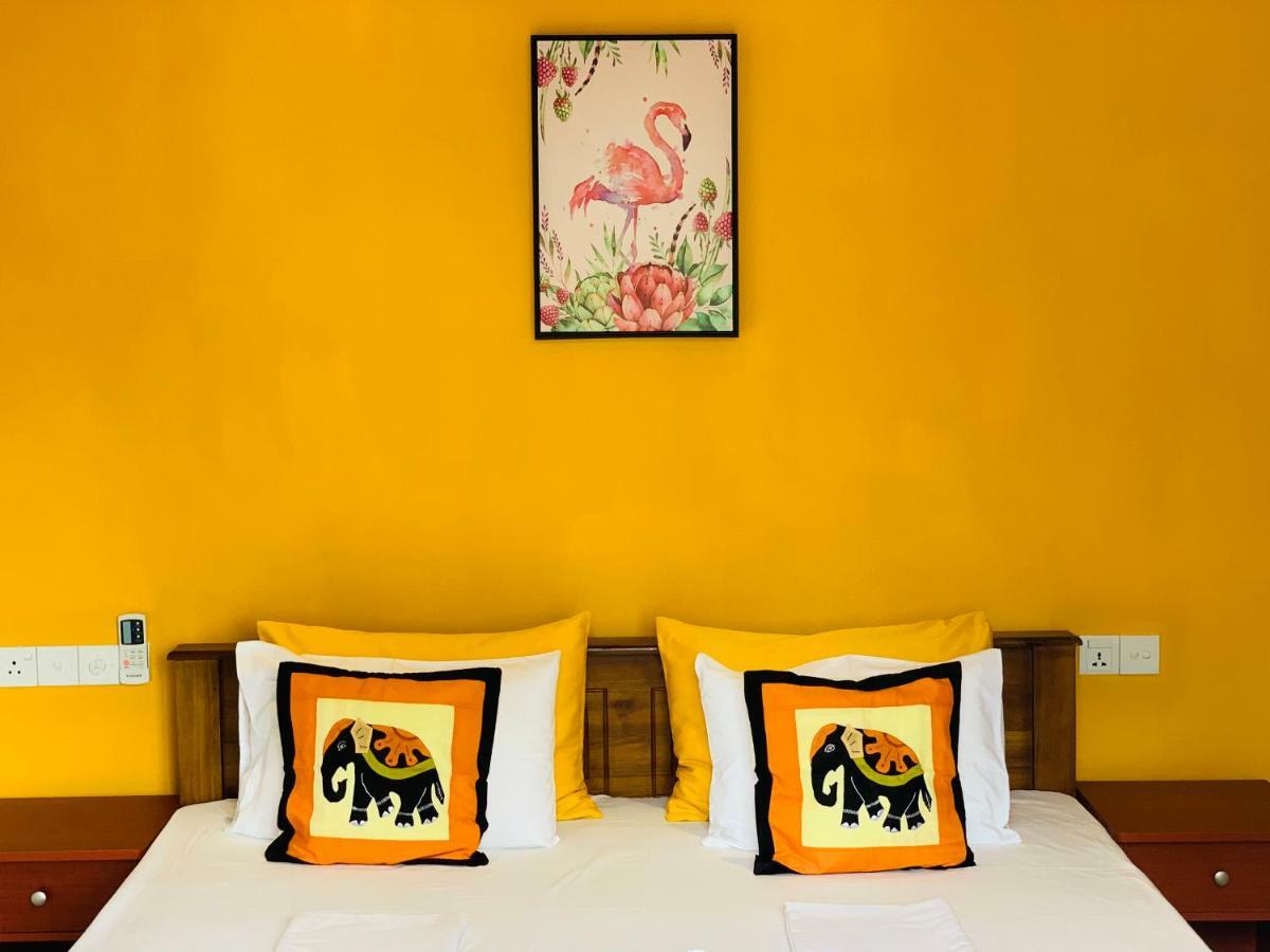 Sam'S Guest House Unawatuna Esterno foto