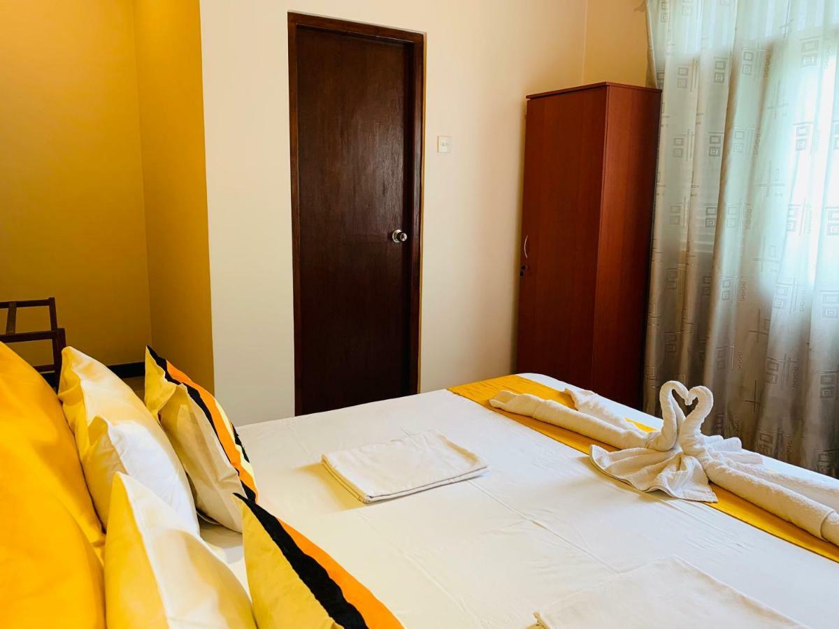 Sam'S Guest House Unawatuna Esterno foto