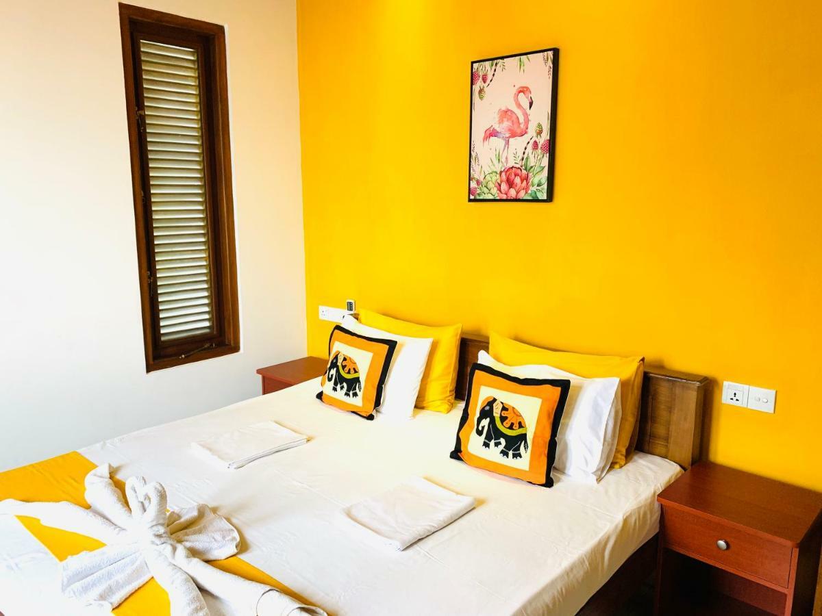 Sam'S Guest House Unawatuna Esterno foto