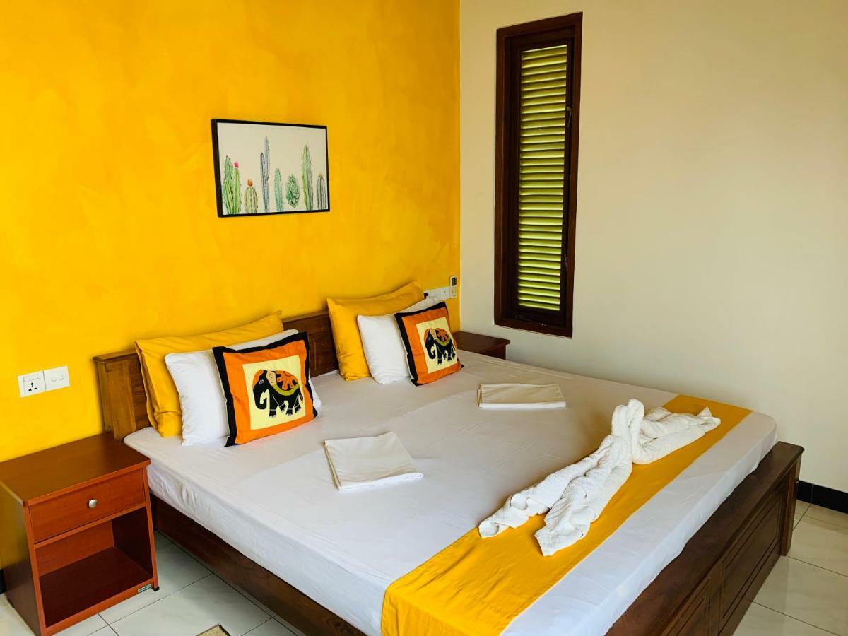 Sam'S Guest House Unawatuna Esterno foto