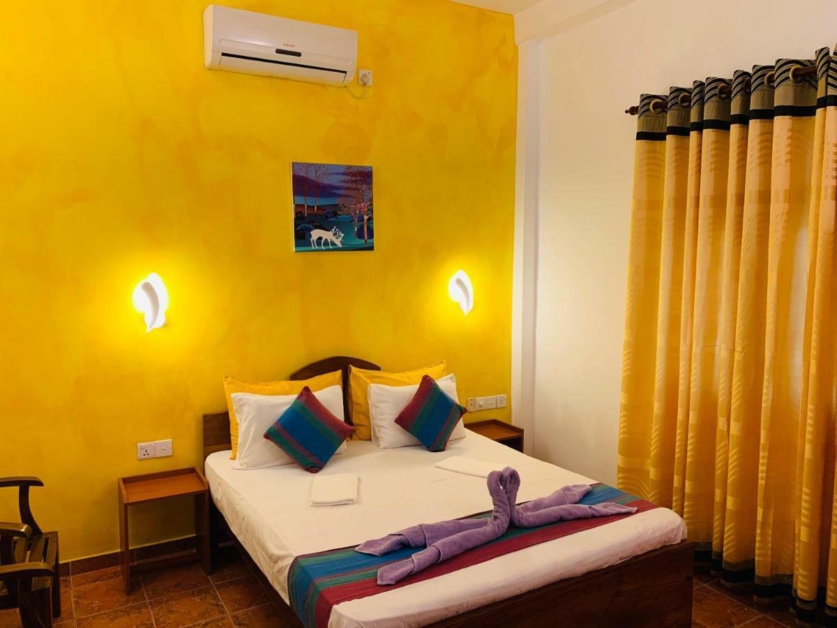 Sam'S Guest House Unawatuna Esterno foto