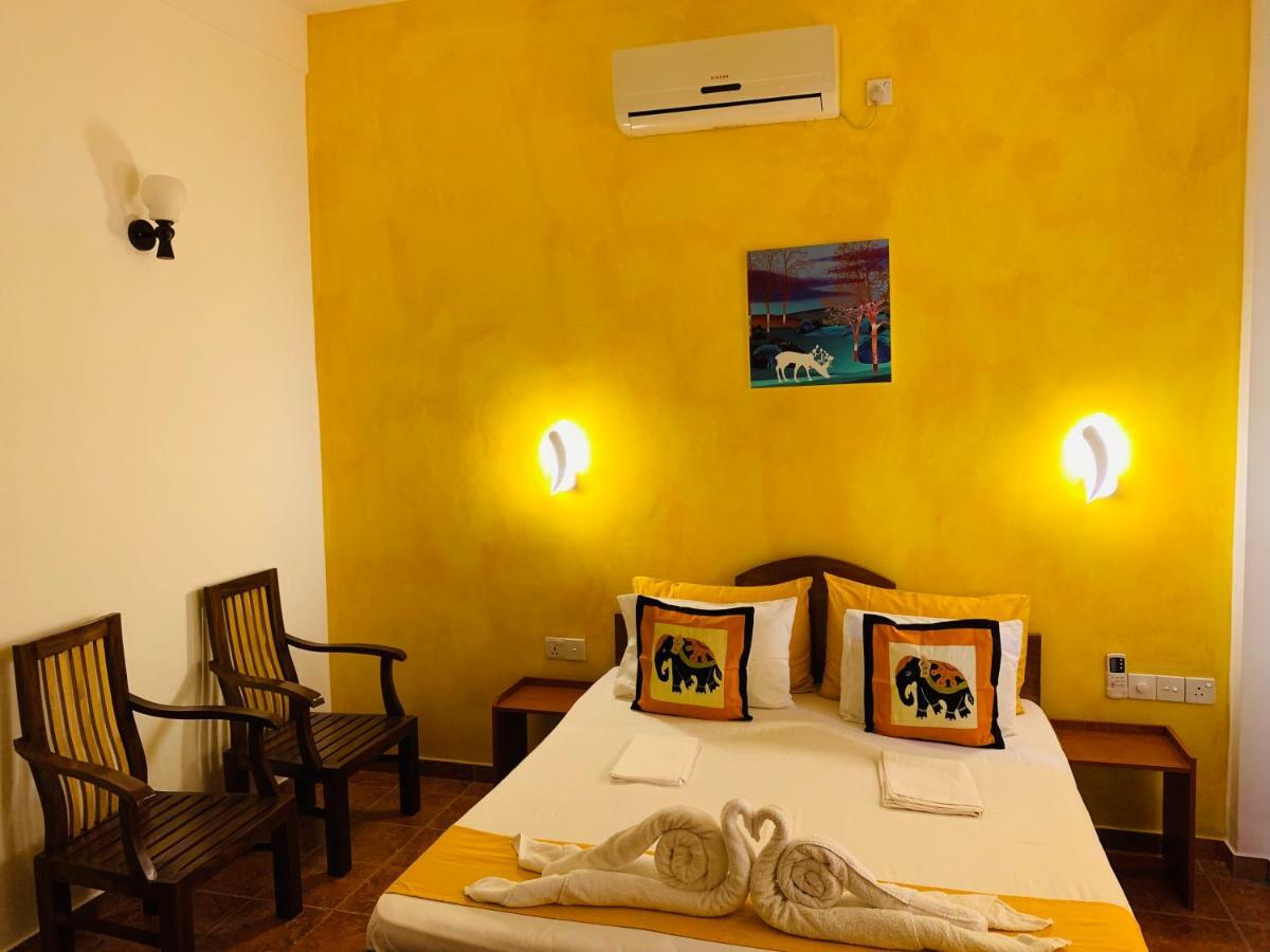 Sam'S Guest House Unawatuna Esterno foto