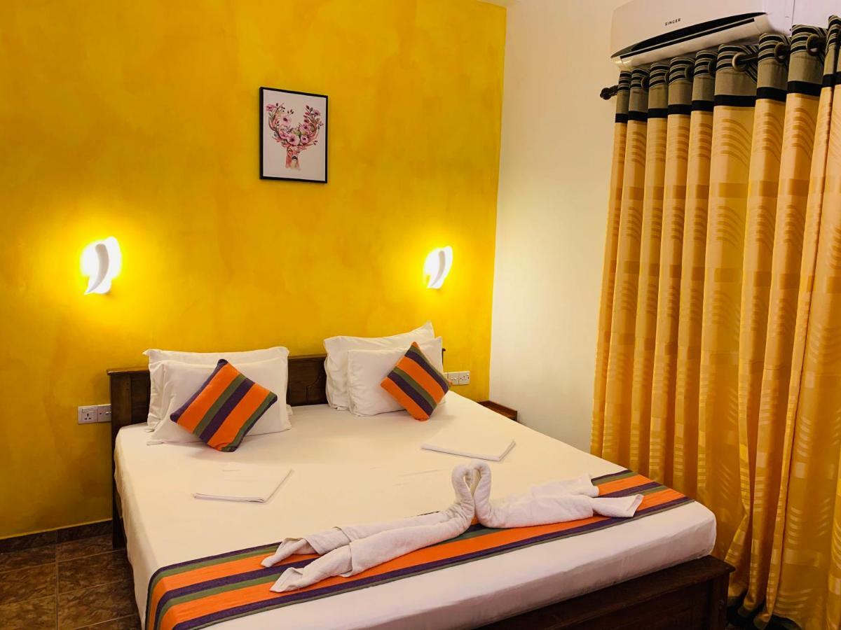 Sam'S Guest House Unawatuna Esterno foto