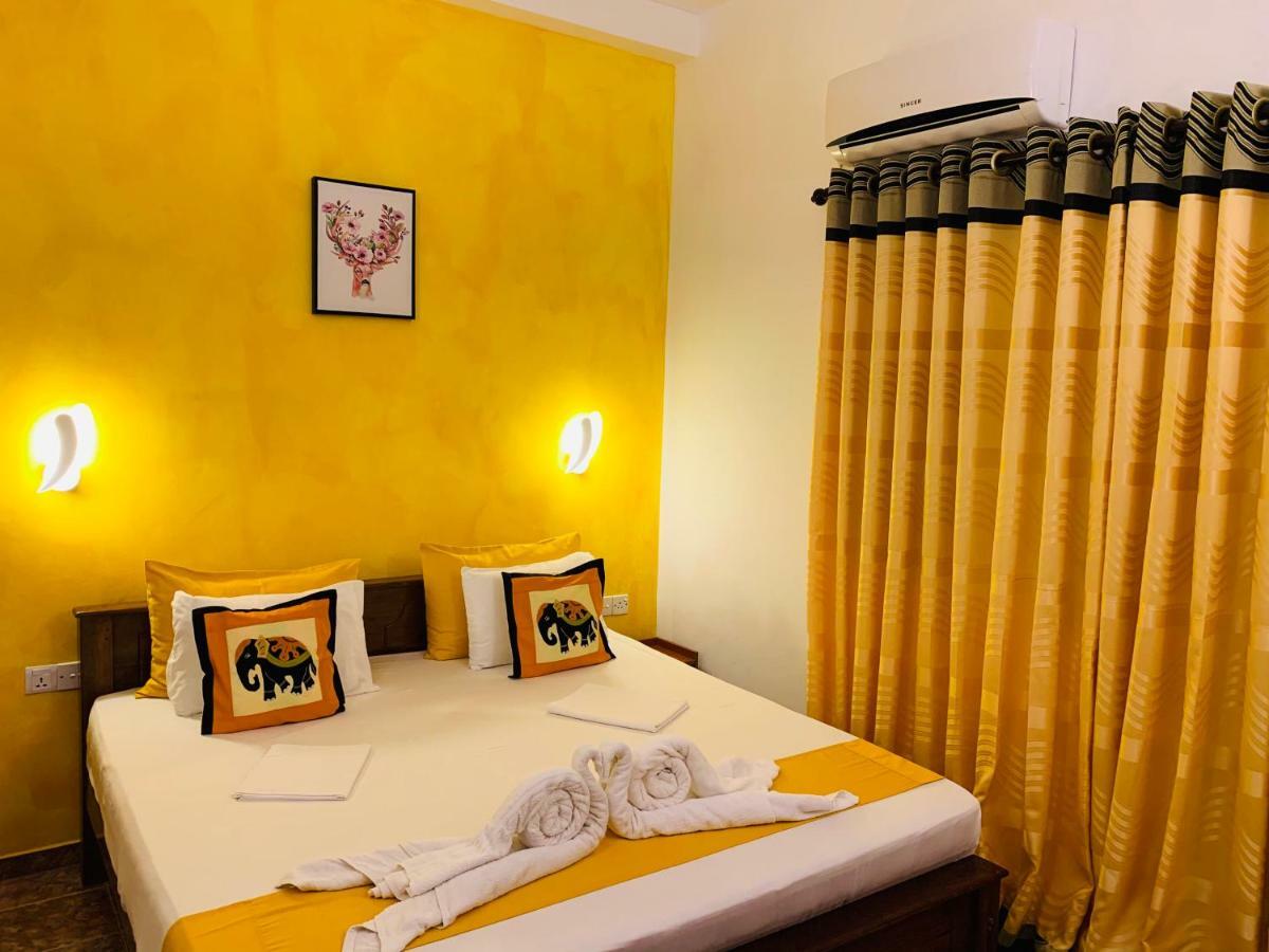 Sam'S Guest House Unawatuna Esterno foto
