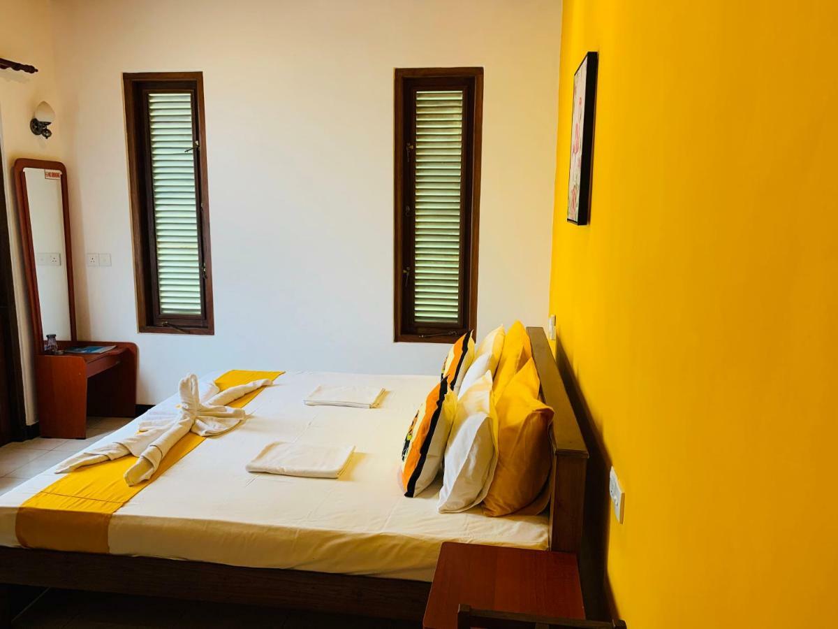 Sam'S Guest House Unawatuna Esterno foto