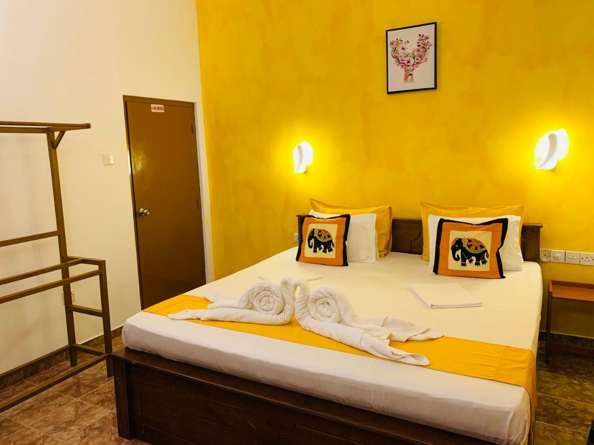 Sam'S Guest House Unawatuna Esterno foto