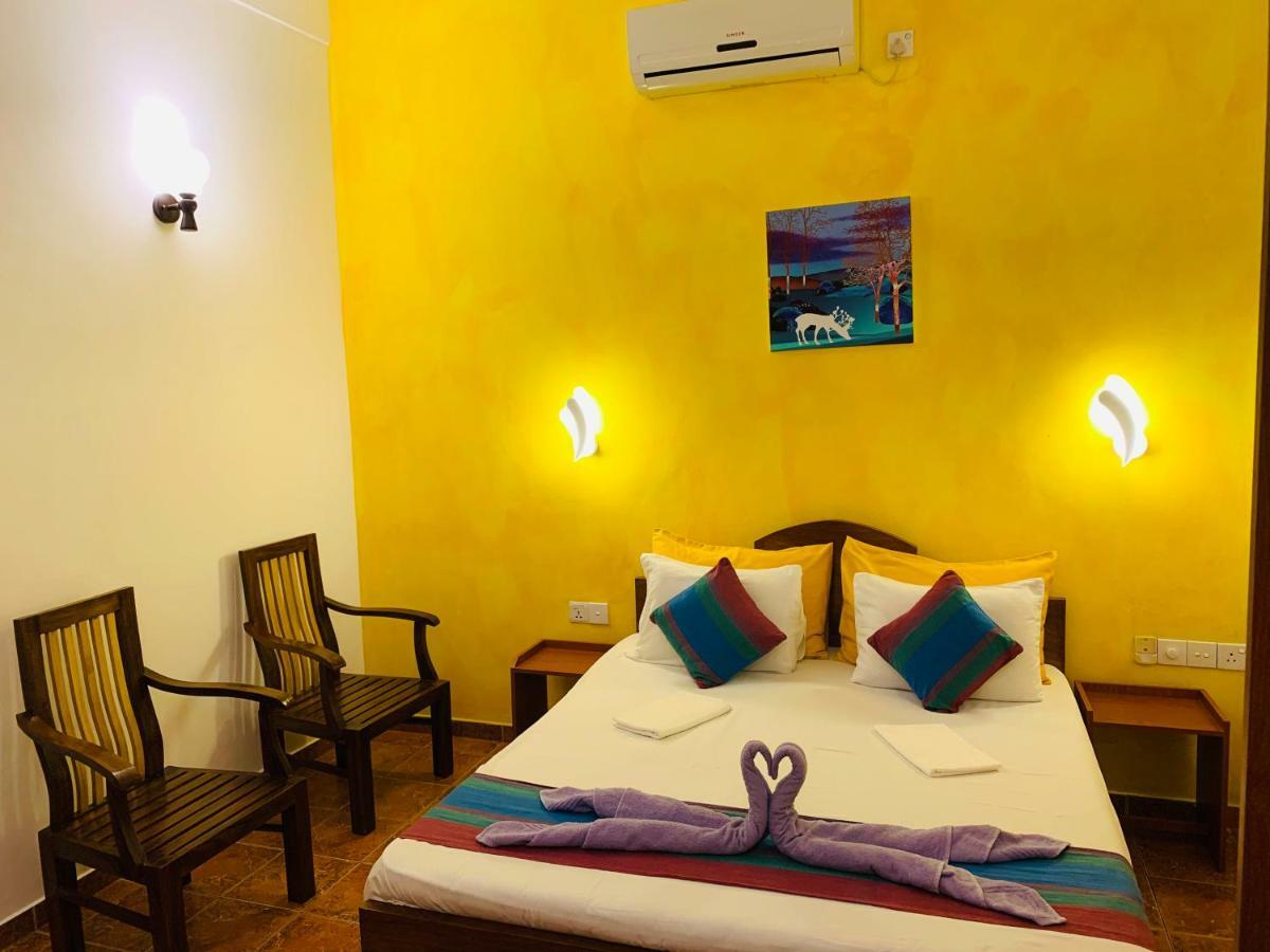 Sam'S Guest House Unawatuna Esterno foto