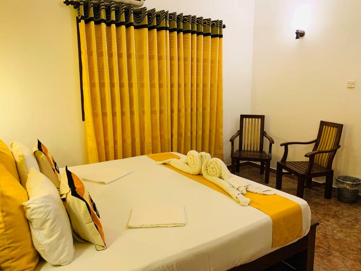 Sam'S Guest House Unawatuna Esterno foto