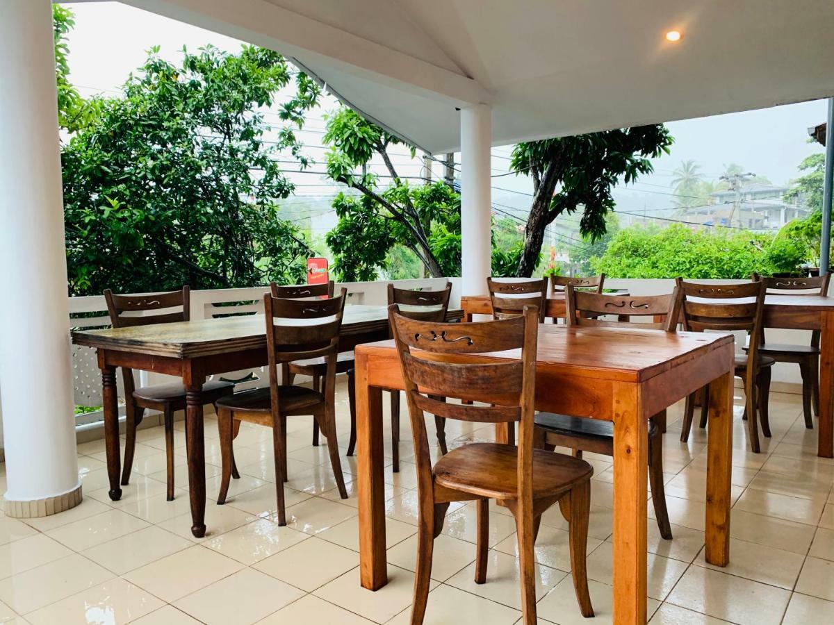 Sam'S Guest House Unawatuna Esterno foto