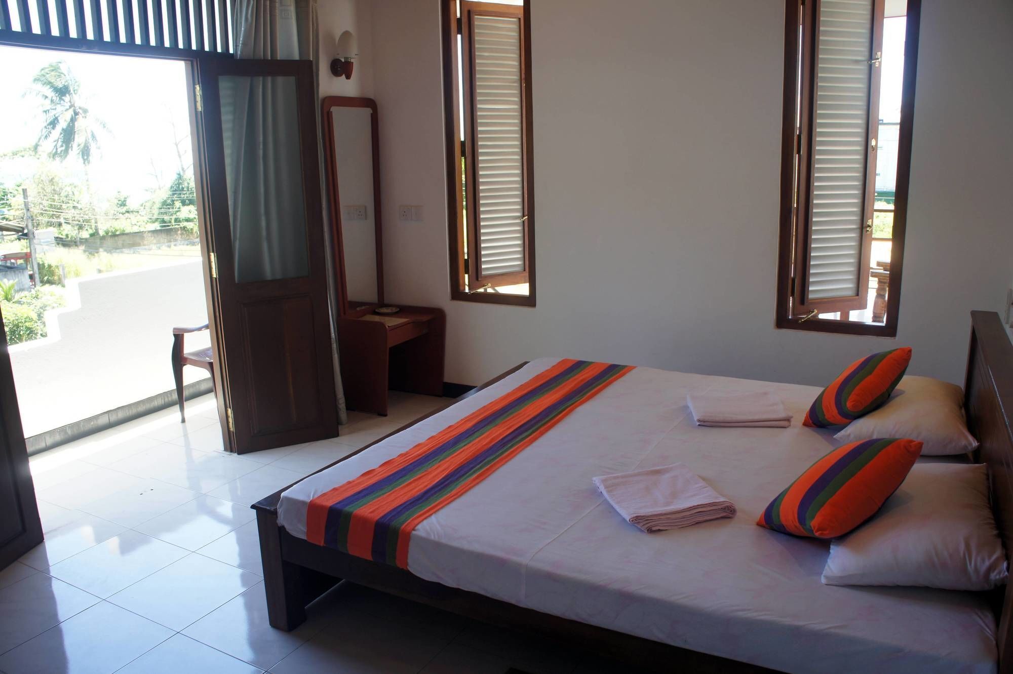 Sam'S Guest House Unawatuna Esterno foto
